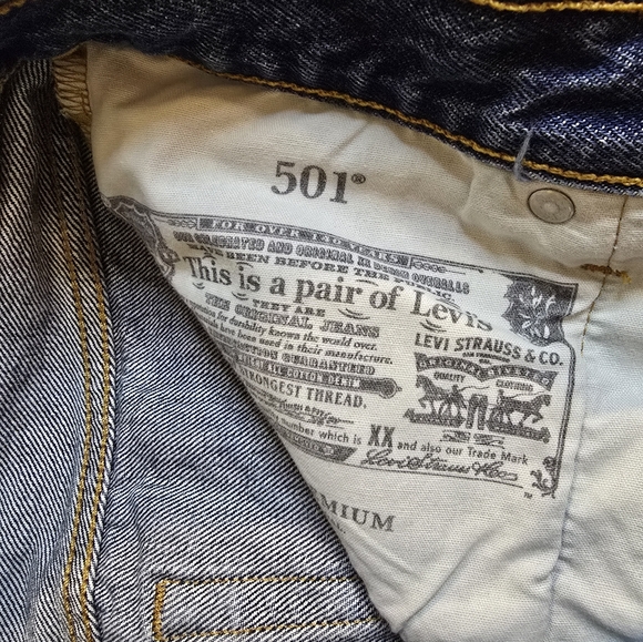 Levi's Button Fly Distressed Denim Shorts Ladies Size 28 - Picture 8 of 11